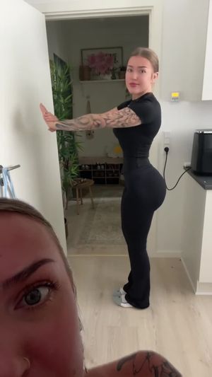 girls - Thumb